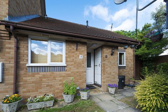 7 Willenhall Drive, Hayes, Middlesex UB3 2UT 5
