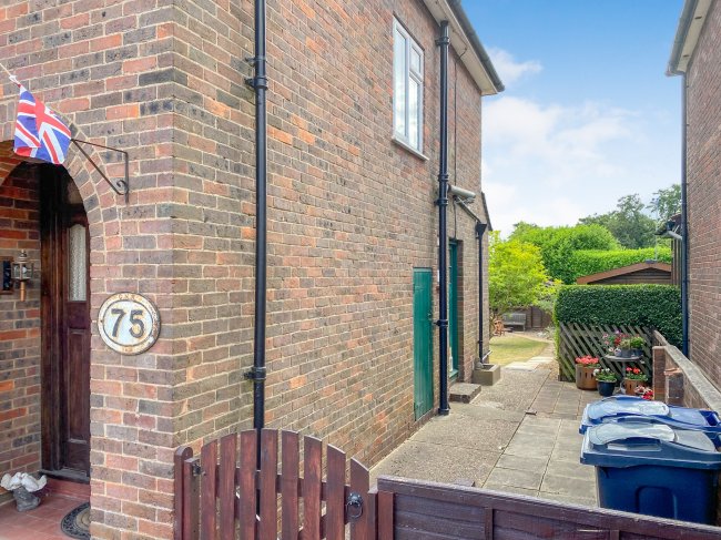 75 Ridgeway Road, Chesham, Buckinghamshire HP5 2EW 10