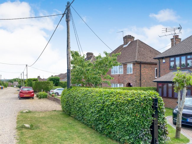 75 Ridgeway Road, Chesham, Buckinghamshire HP5 2EW 10