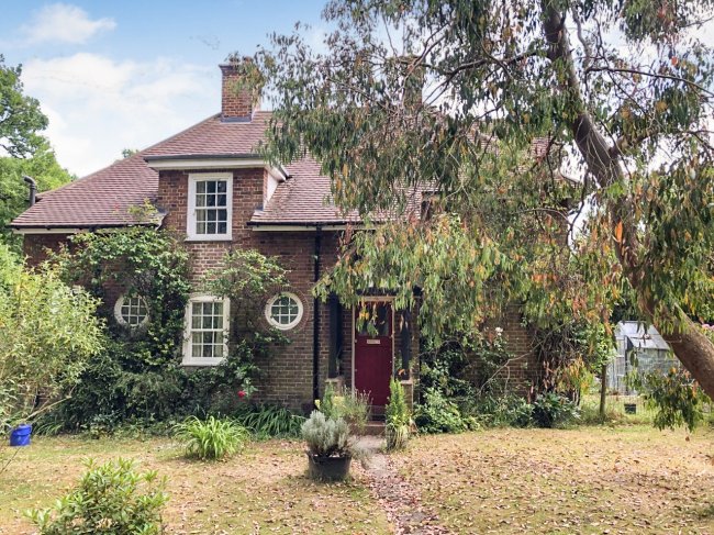 Blanchards House, Blanchards Hill, Jacob's Well, Guildford, Surrey GU4 7QR 1