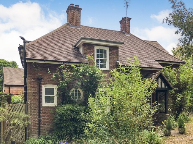 Blanchards House, Blanchards Hill, Jacob's Well, Guildford, Surrey GU4 7QR 1