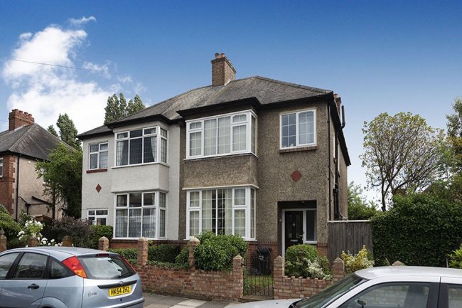 19 Arras Avenue, Morden, Surrey SM4 6DG 5