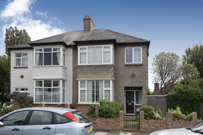 19 Arras Avenue, Morden, Surrey SM4 6DG 5
