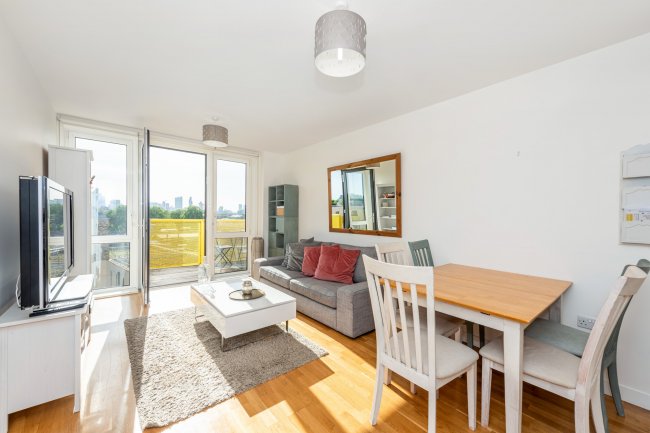 611 Icon Apartments, 32 Duckett Street, London E1 4FX 6