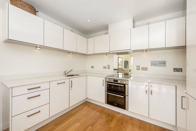 611 Icon Apartments, 32 Duckett Street, London E1 4FX 6