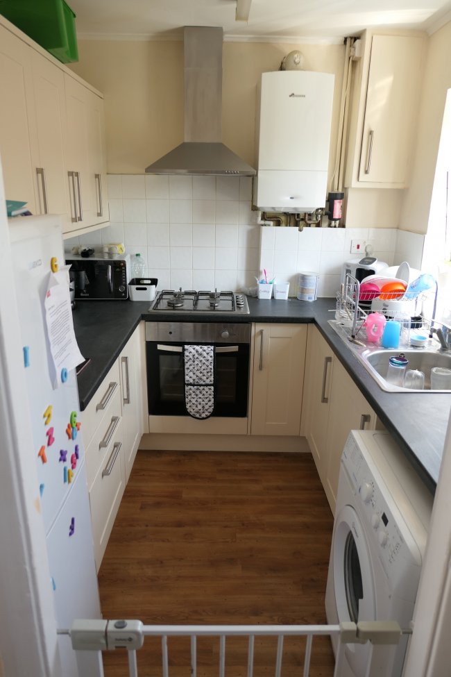 14 & 14A Bridge Road, Cove, Farnborough, Hampshire GU14 0HS 6