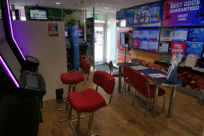 14 & 14A Bridge Road, Cove, Farnborough, Hampshire GU14 0HS 6