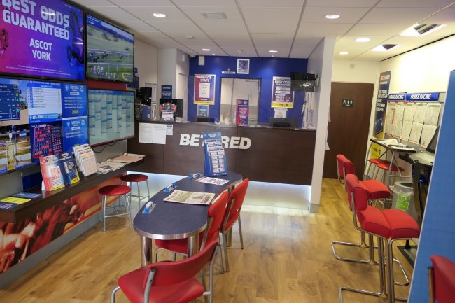 14 & 14A Bridge Road, Cove, Farnborough, Hampshire GU14 0HS 6