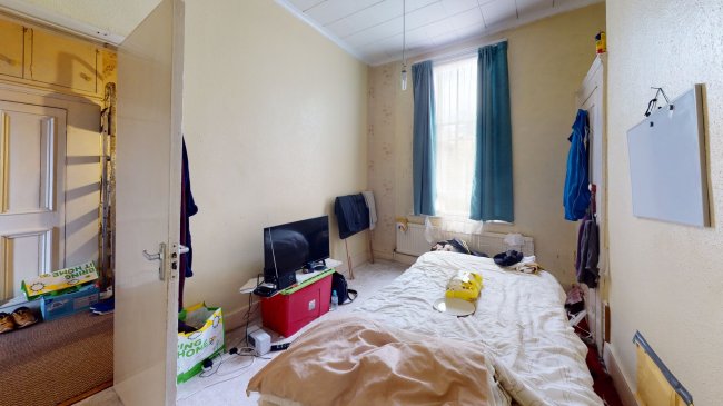 19 Chivalry Road, Battersea, London, SW11 1HT
 8