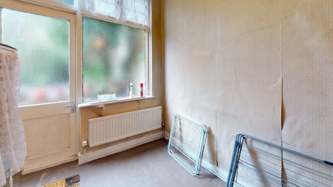 19 Chivalry Road, Battersea, London, SW11 1HT
 8