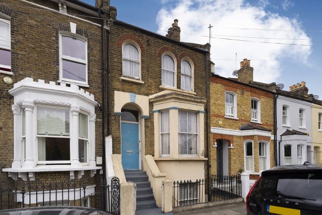 19 Chivalry Road, Battersea, London, SW11 1HT
 8