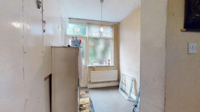 19 Chivalry Road, Battersea, London, SW11 1HT
 8