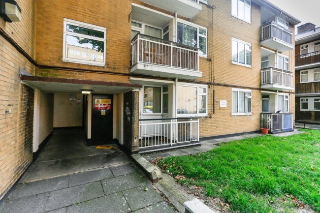 13 Stanley House, Saracen Street, London E14 6EX
 8