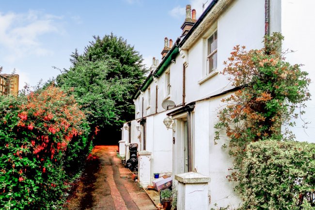 3 Goldstone Cottages, Woodland Drive, Hove, East Sussex BN3 7QH 3