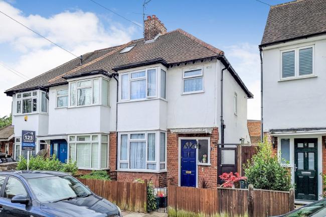 3 Gundulph Road, Bromley, Kent BR2 9LL 9