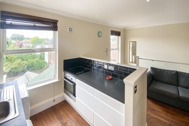 Flat C, 70 Cricklewood Broadway, London, NW2 3EP 7