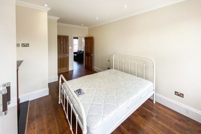 Flat C, 70 Cricklewood Broadway, London, NW2 3EP 7