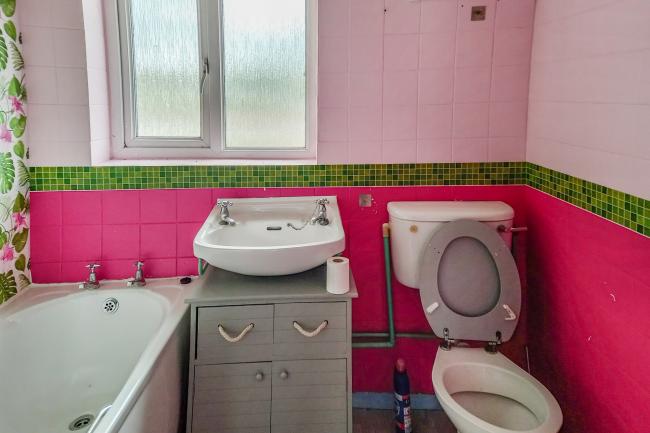 32 Charnwood Avenue, Chelmsford, Essex CM1 2TQ
 3