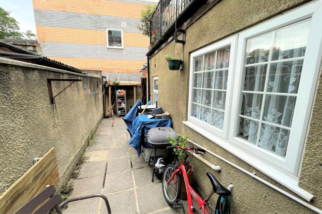 19 Penge Lane, London SE20 7DU
 8