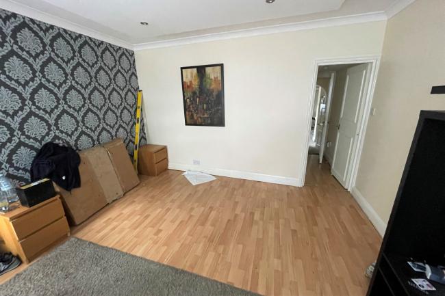 19 Penge Lane, London SE20 7DU
 8