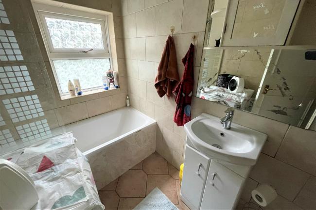 19 Penge Lane, London SE20 7DU
 8