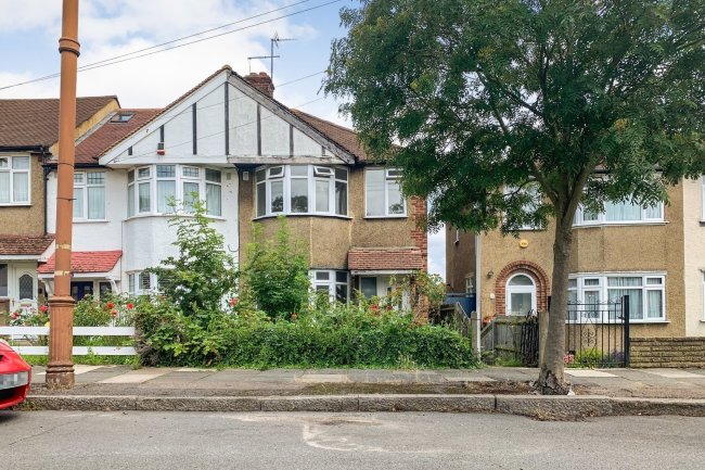 7 Ashbourne Avenue, Whetstone, London N20 0AL
 5