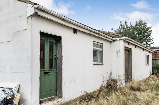 27 Dunstable Close, Luton, Bedfordshire, LU4 8DP
 8