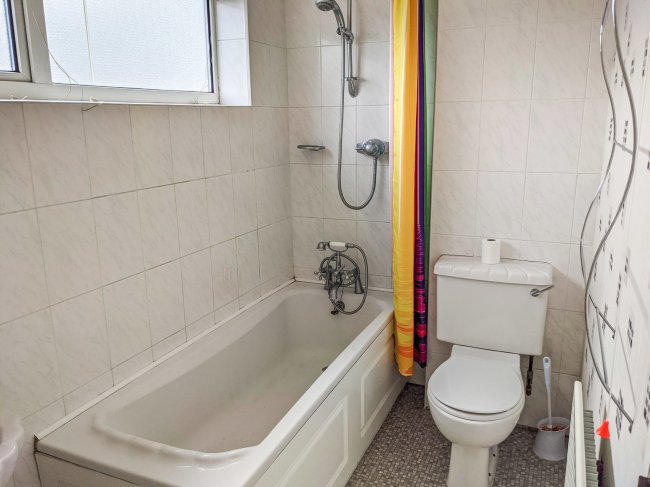 38 St Annes Road, Aylesbury, Buckinghamshire, HP19 7RB
 1