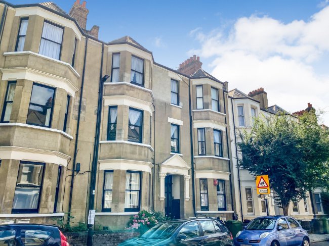 21 Cleveland Mansions, Lambeth, London, SW9 0ES
 2