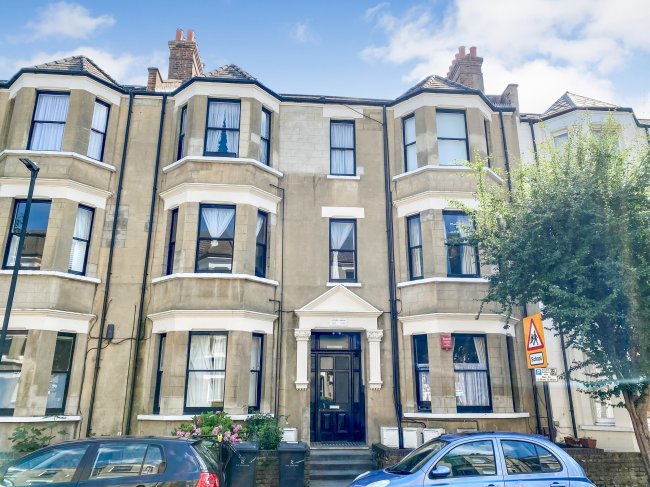 21 Cleveland Mansions, Lambeth, London, SW9 0ES
 2