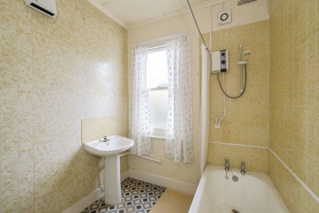 120 Henniker Gardens, East Ham, 
London E6 3HS                     
 10