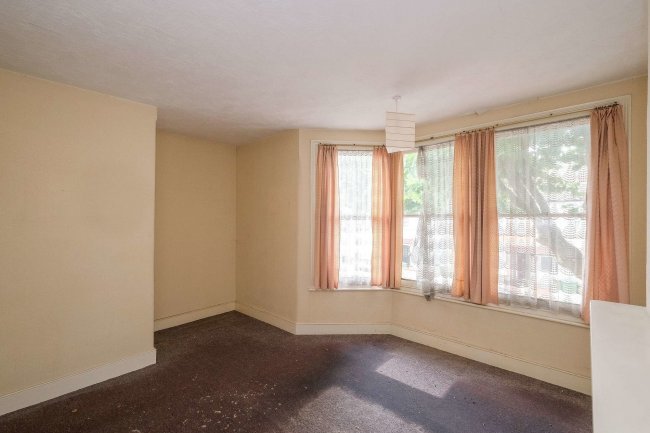 120 Henniker Gardens, East Ham, 
London E6 3HS                     
 10