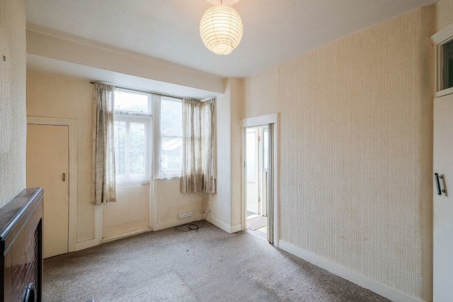 120 Henniker Gardens, East Ham, 
London E6 3HS                     
 10