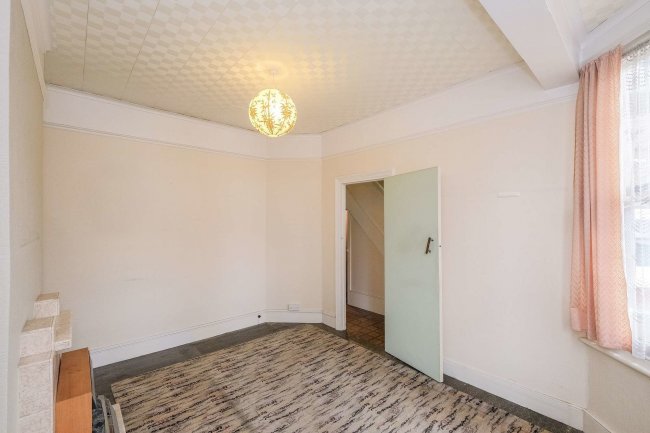 120 Henniker Gardens, East Ham, 
London E6 3HS                     
 10