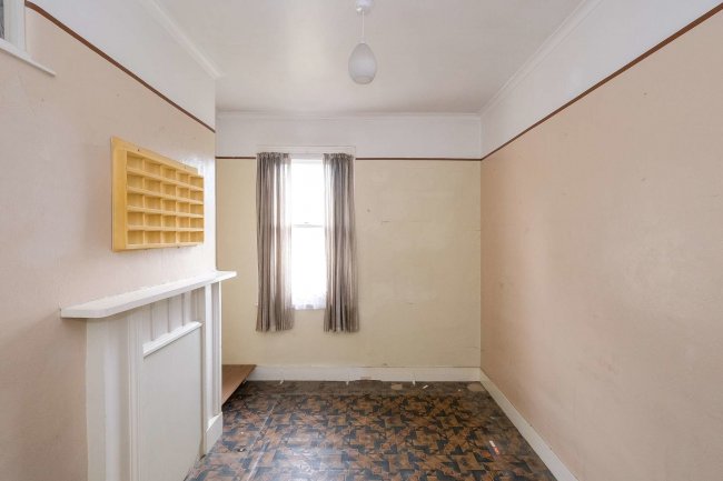 120 Henniker Gardens, East Ham, 
London E6 3HS                     
 10