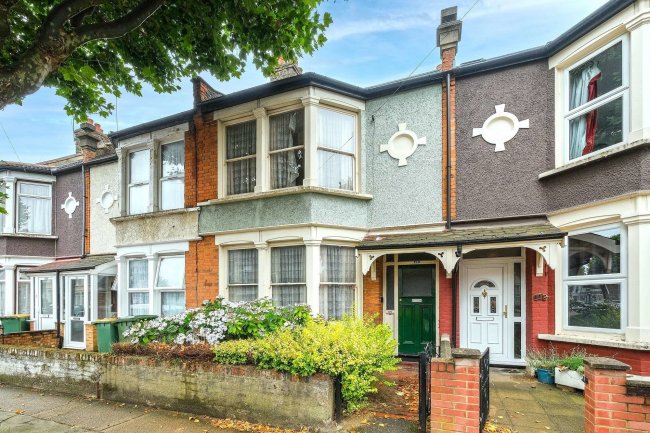 120 Henniker Gardens, East Ham, 
London E6 3HS                     
 10