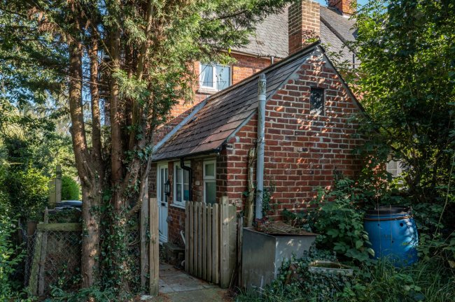 3 Stephnetts Cotts, Tunbridge Wells, Kent, TN3 9UJ 
 9