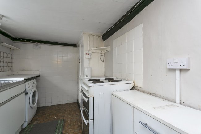 12 Bird in Hand Street, Tunbridge Wells, Kent, TN3 9QJ
 10