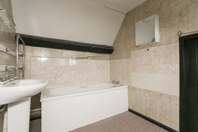 12 Bird in Hand Street, Tunbridge Wells, Kent, TN3 9QJ
 10