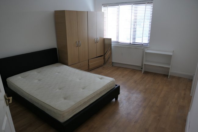 20 High Street, Barnet, Hertfordshire EN5 5RU 
 1