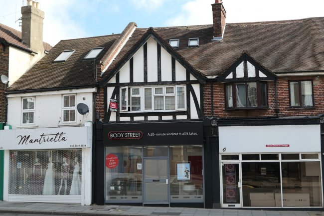 Flat 1, 20B High Street, Barnet, Hertfordshire EN5 5RU
 2