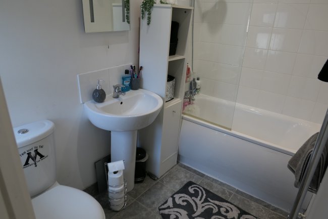 Flat 1, 20B High Street, Barnet, Hertfordshire EN5 5RU
 2