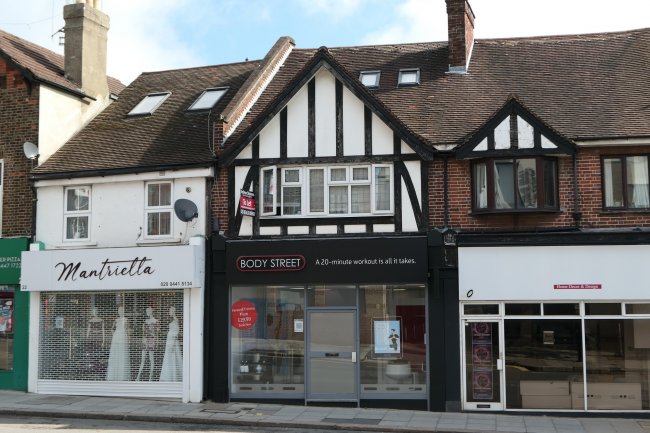 Flat A, 20B High St High Street, Barnet, Hertfordshire EN5 5RU
 3