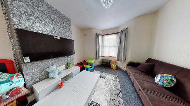 47 Kildare Road, Canning Town, London E16 4AJ 7