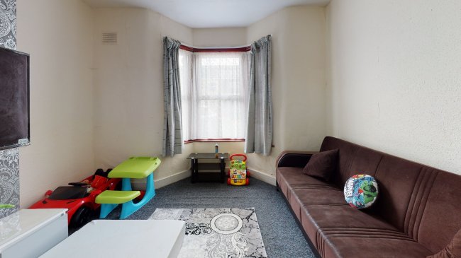 47 Kildare Road, Canning Town, London E16 4AJ 7