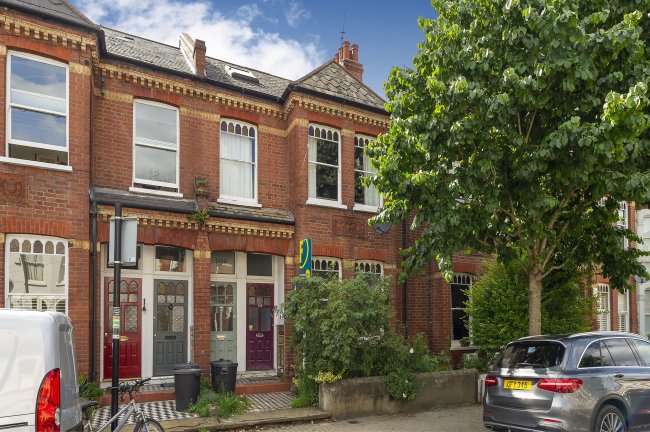 Ground Floor Flat, 196 Boundaries Road, Balham, London SW12 8HF
 3