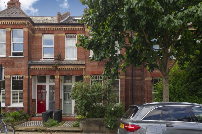 Ground Floor Flat, 196 Boundaries Road, Balham, London SW12 8HF
 3