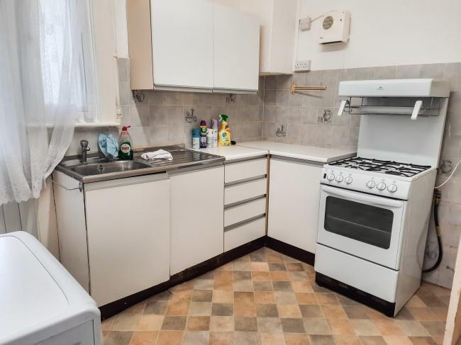 Ground Floor Flat, 70 Davigdor Road, Hove, East Sussex BN3 1RF
 1