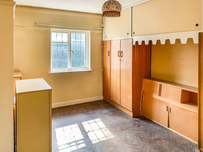 Flat 5, 1251 Bristol Road South, Northfield, Birmingham, West Midlands, B31 2SW
 6