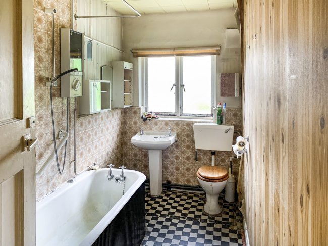 Flat 5, 1251 Bristol Road South, Northfield, Birmingham, West Midlands, B31 2SW
 6
